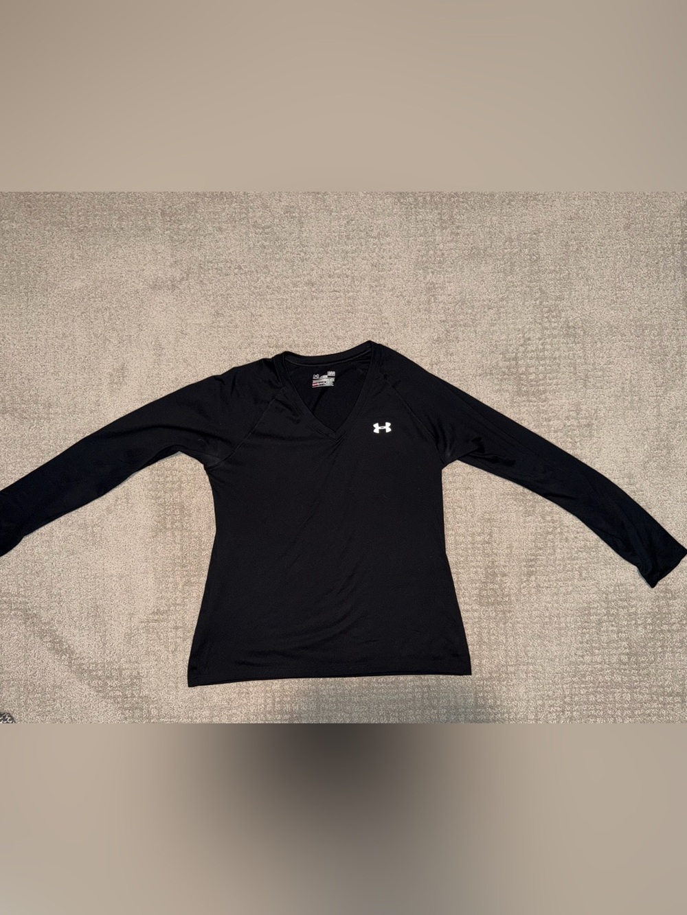 Women’s Under Armour Black Long Sleeve Athletic V Neck Shirt Size L